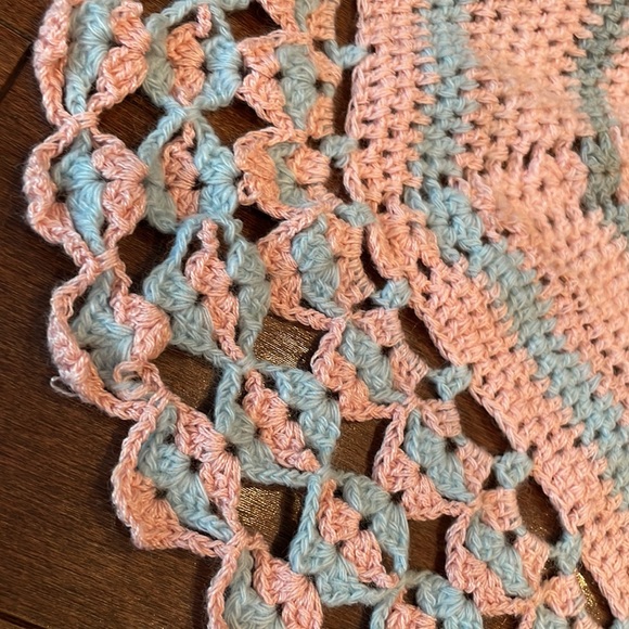 Vintage Round Table Cloth Doily - Picture 3 of 3